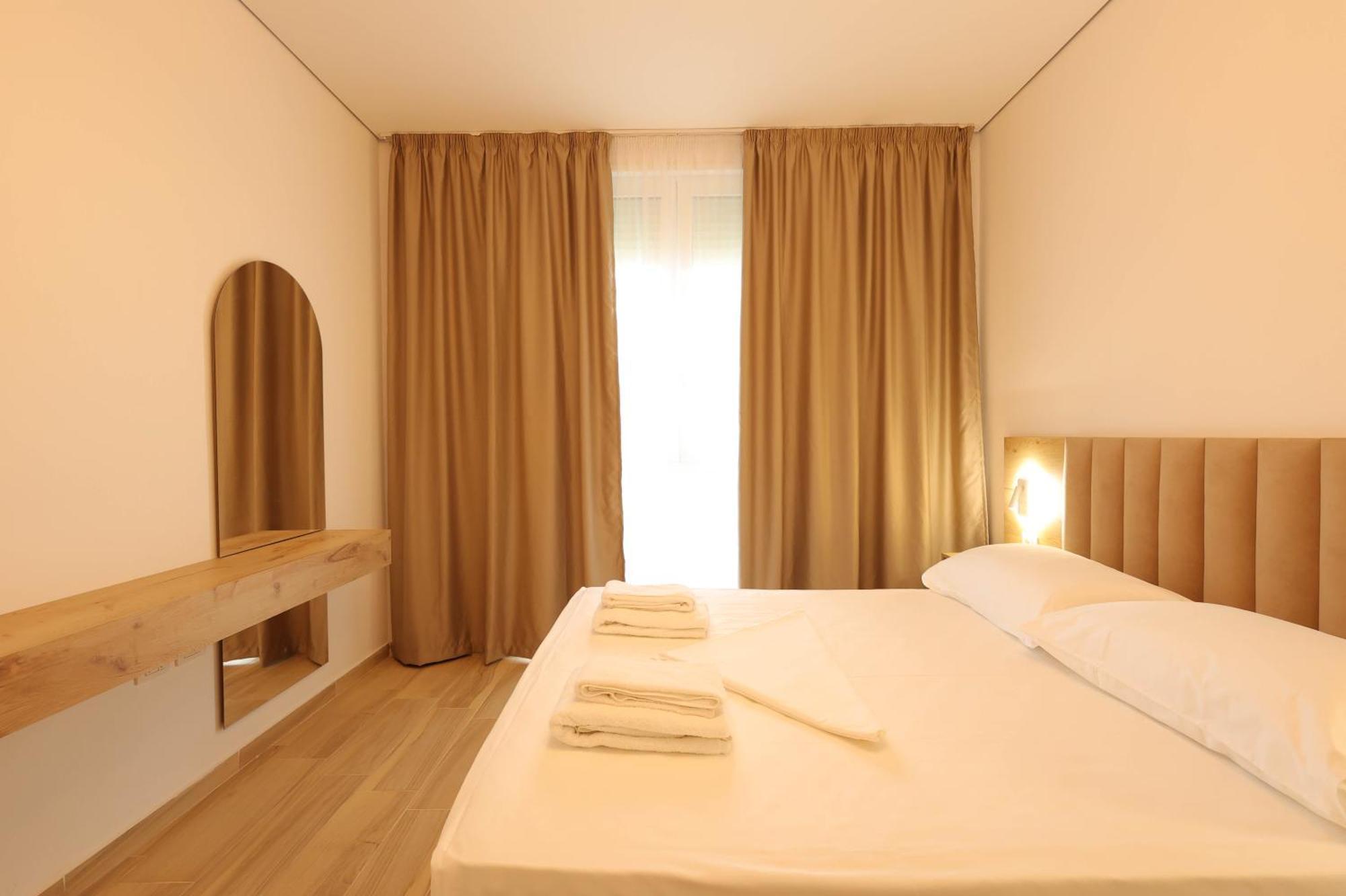 Sanpietro Vacation Apartments Durres Bagian luar foto