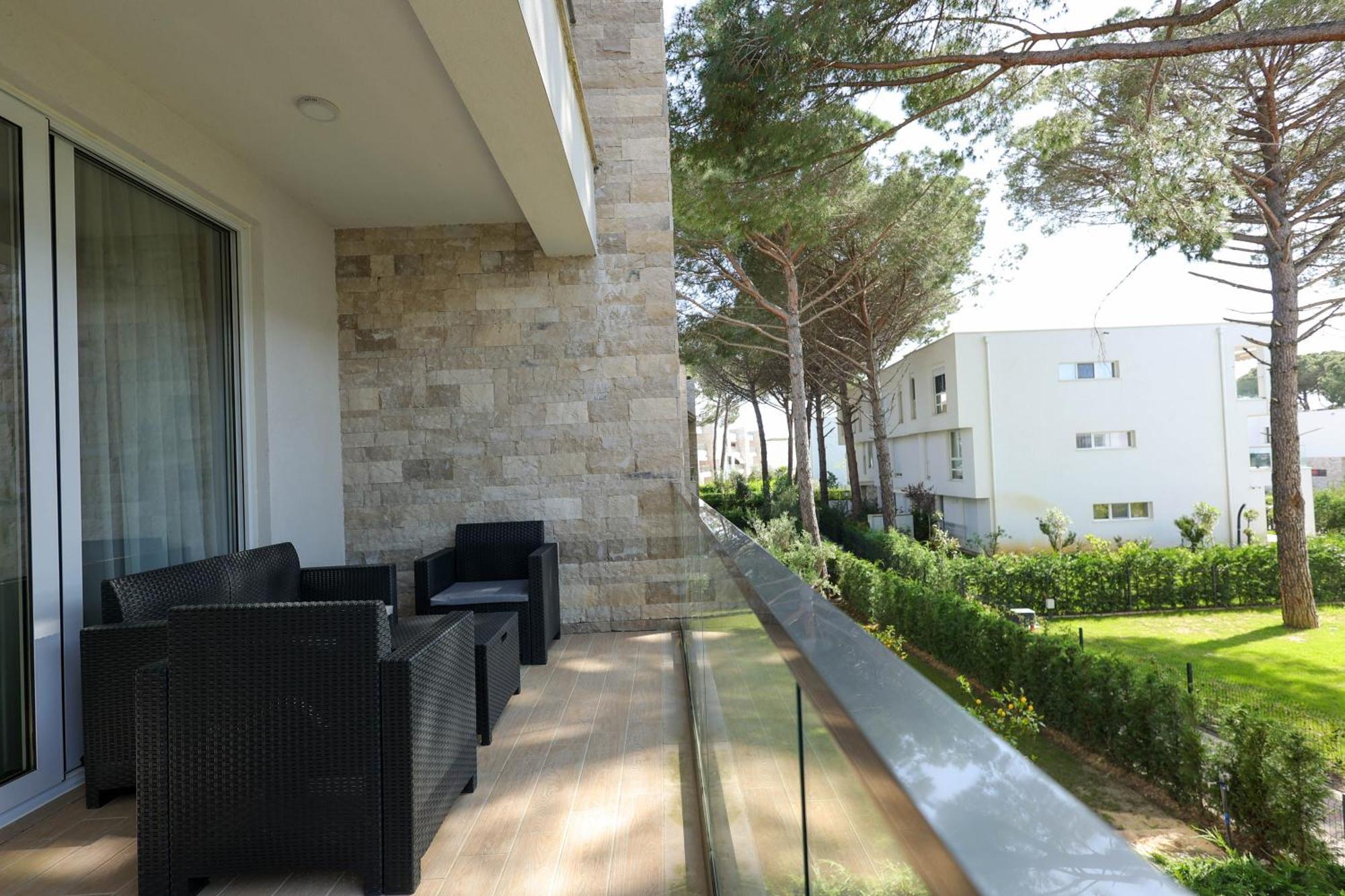 Sanpietro Vacation Apartments Durres Bagian luar foto
