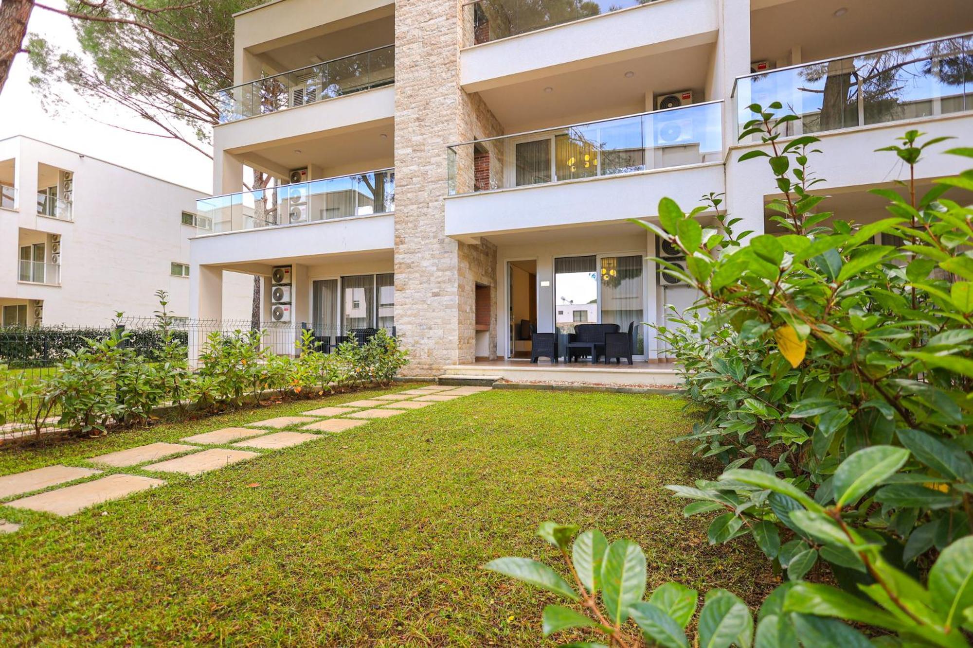 Sanpietro Vacation Apartments Durres Bagian luar foto