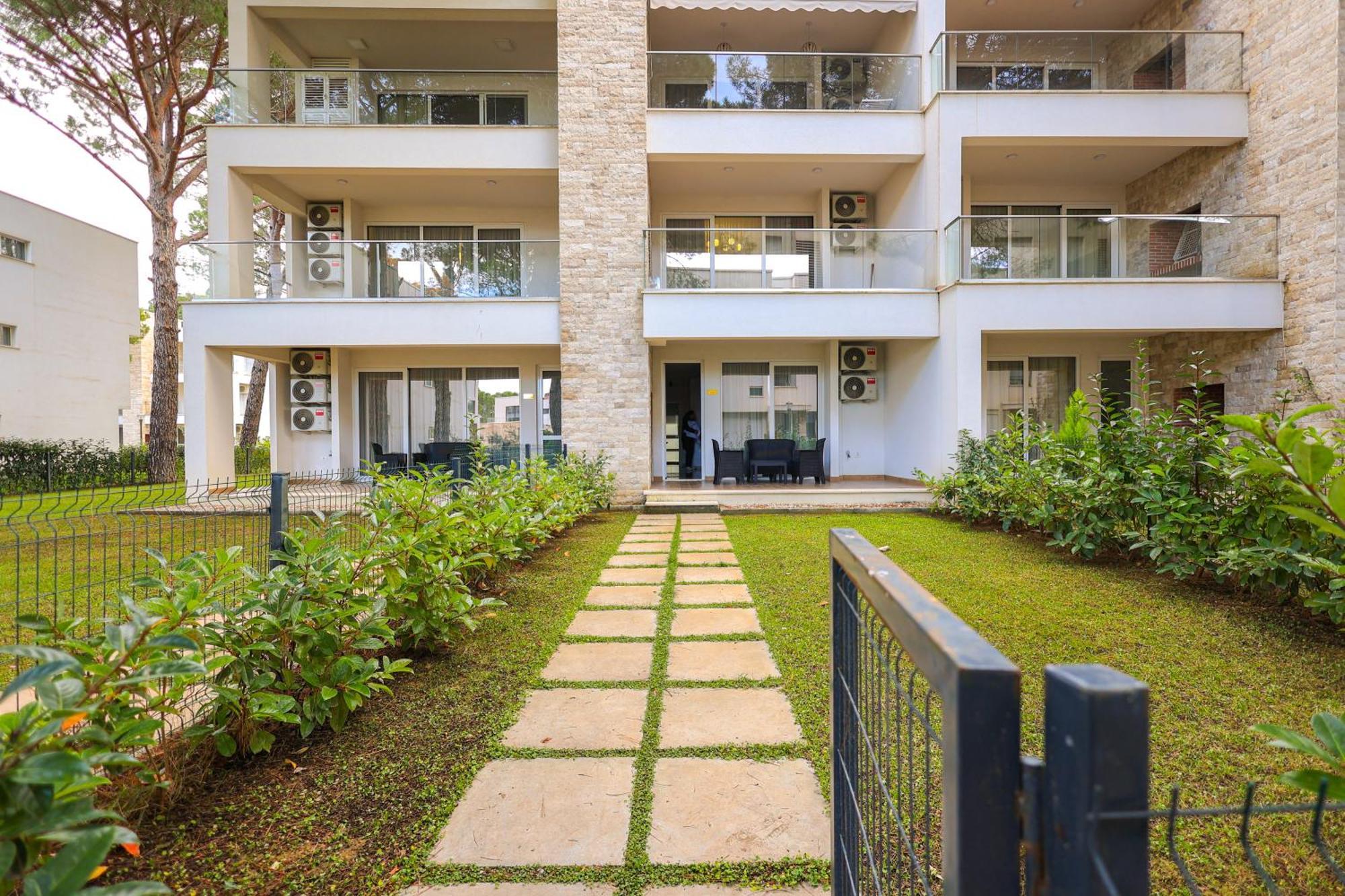 Sanpietro Vacation Apartments Durres Bagian luar foto