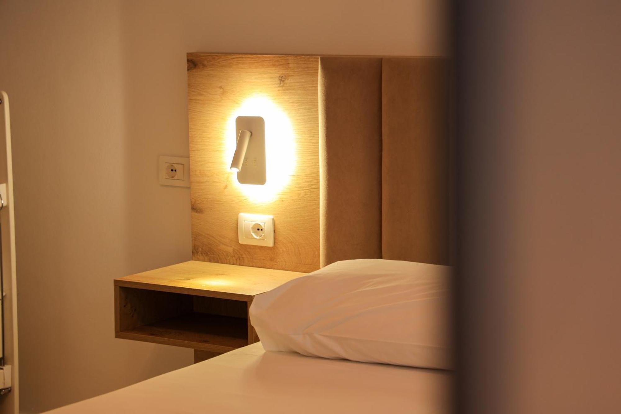 Sanpietro Vacation Apartments Durres Bagian luar foto