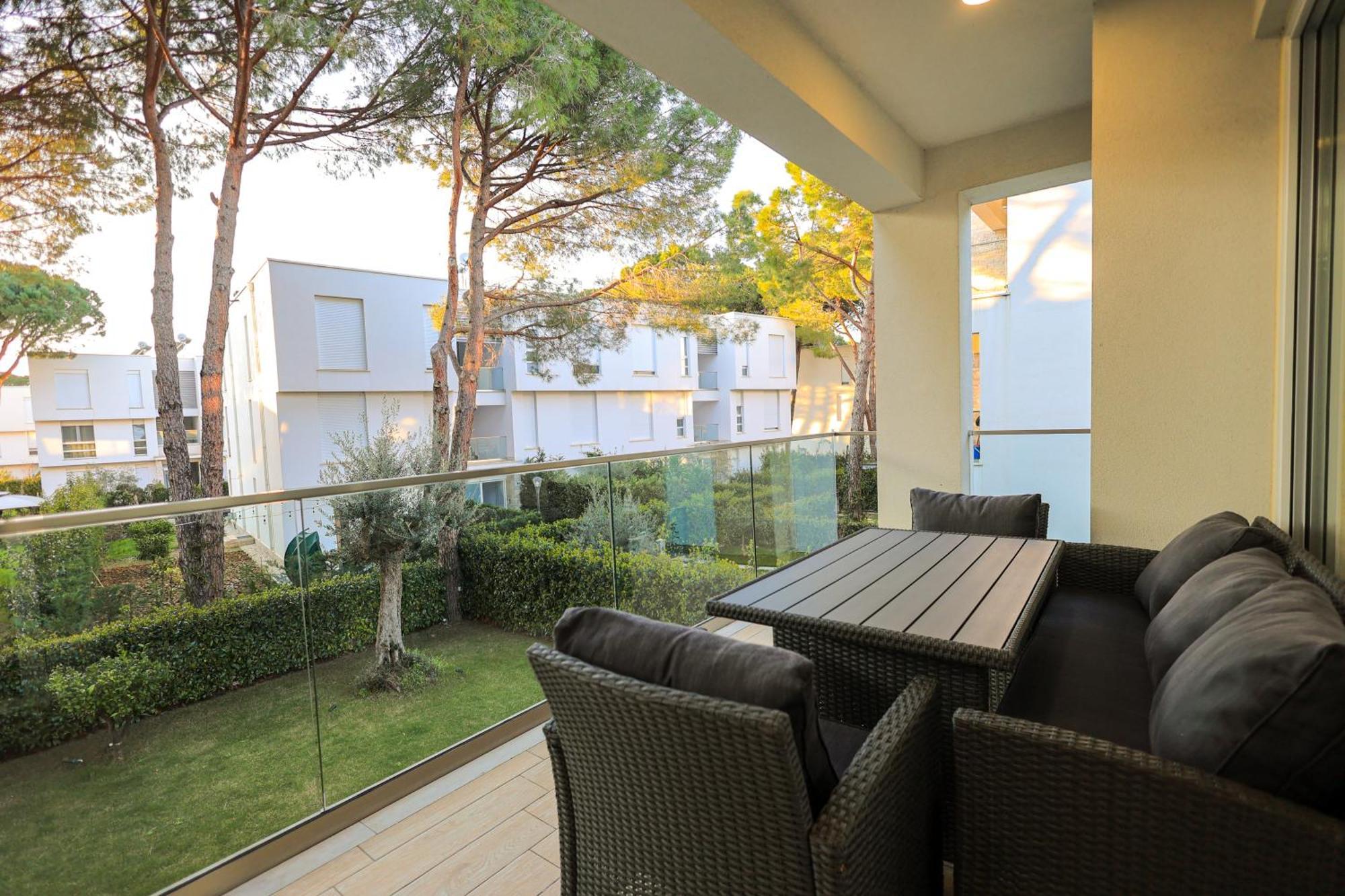 Sanpietro Vacation Apartments Durres Bagian luar foto