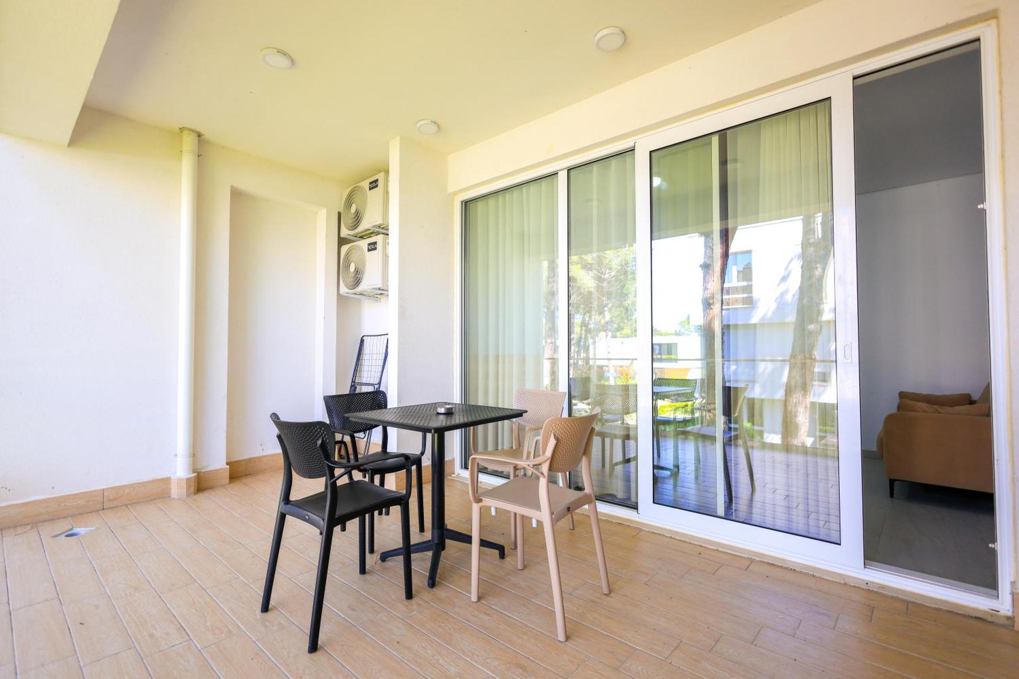 Sanpietro Vacation Apartments Durres Bagian luar foto