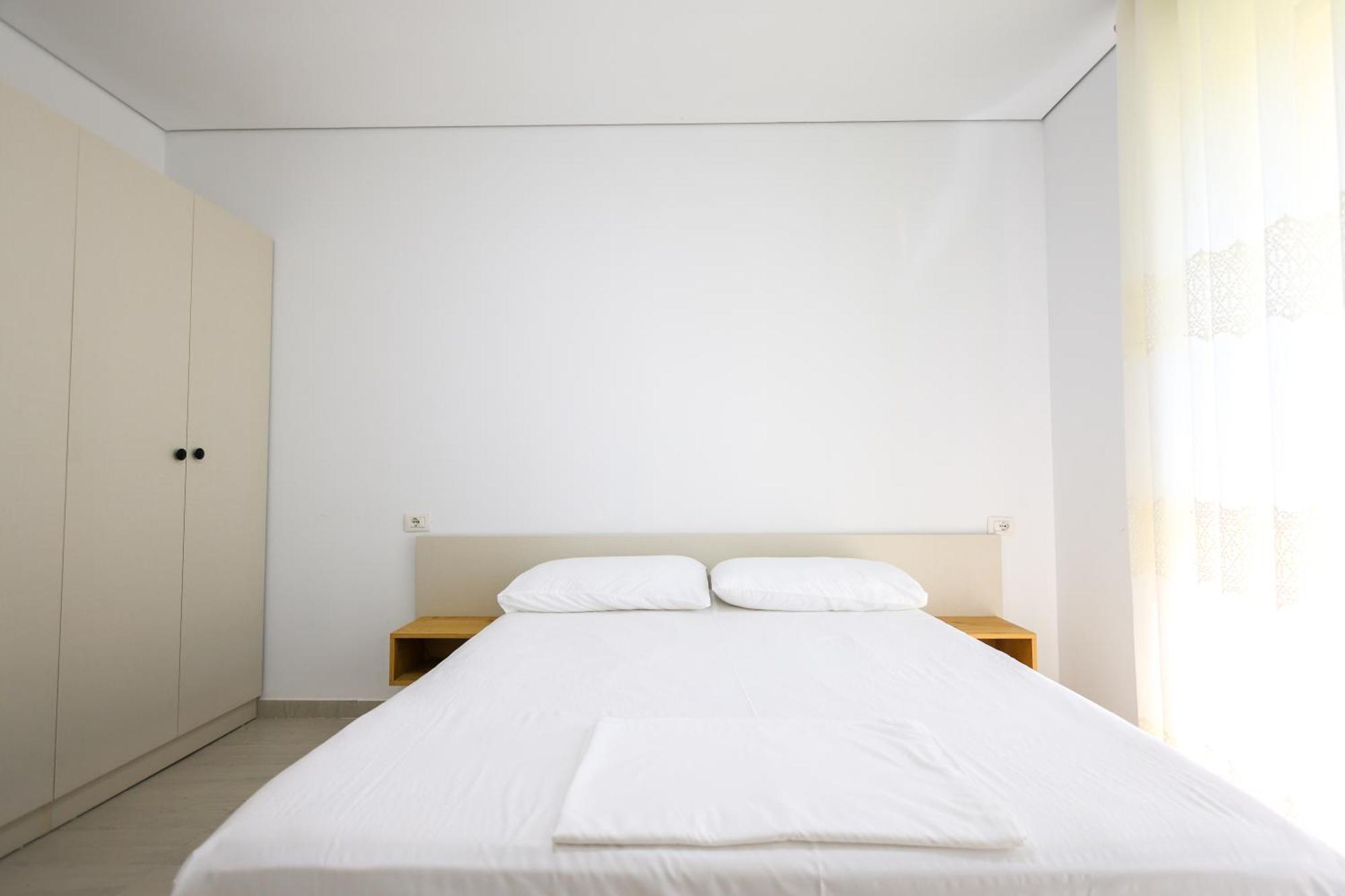 Sanpietro Vacation Apartments Durres Bagian luar foto