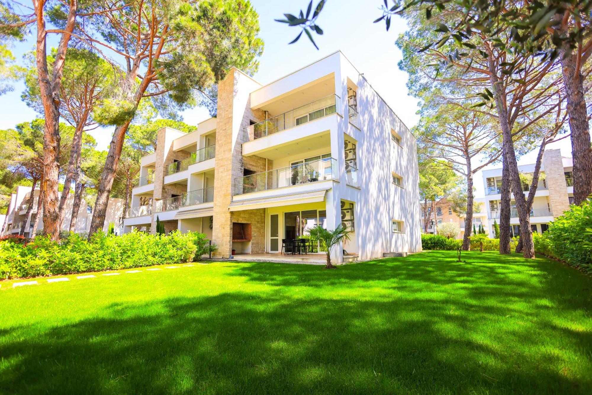 Sanpietro Vacation Apartments Durres Bagian luar foto