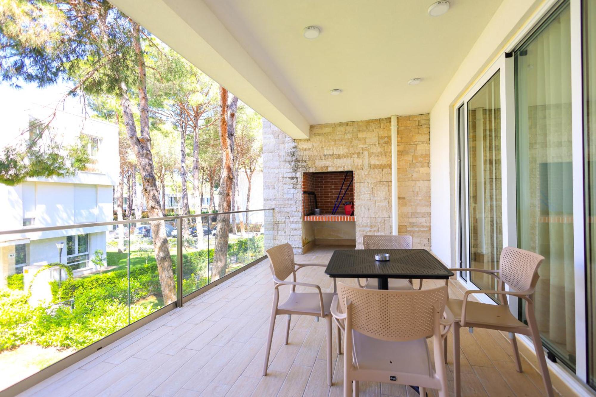 Sanpietro Vacation Apartments Durres Bagian luar foto